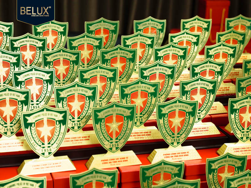 Lô 105 Biểu trưng Phòng Cảnh Sát Kinh Tế Công An Tỉnh Hòa Bình cao 18cm bằng đồng thiết kế theo yêu cầu